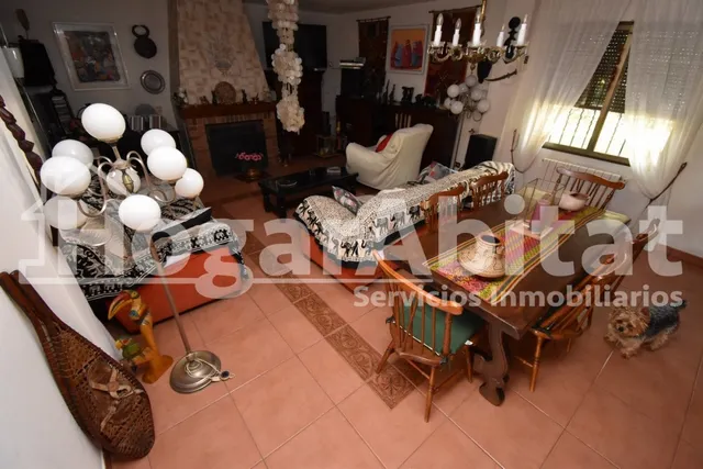 VILLA de 2 alturas con JARDÍN y PISCINA — 29