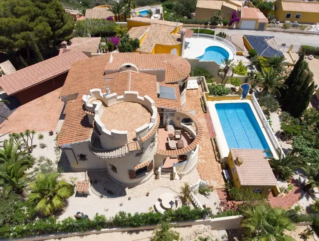 Villa en Benitachell con piscina y vistas al mar — 4