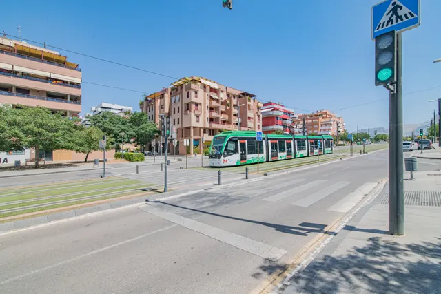 OPORTUNIDAD LOCAL COMERCIAL EN RENTABILIDAD EN EL BARRIO ALBAYDA — 30