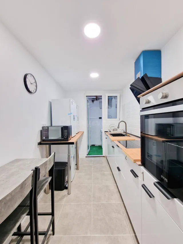 PISO REFORMADO Y EQUIPADO CON ASCENSOR, 5 DORM Y 3 ASEOS, ZO - foto 5