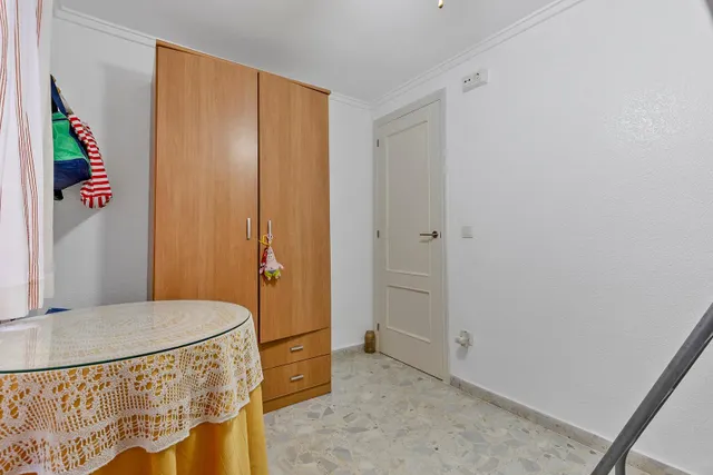 Planta baja de tres dormitorios con gran patio a 150 metros de la playa de La Mata — 16