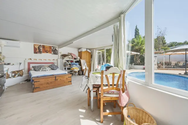 Casa con piscina y gran privacidad en parcela de 1.000 m2 — 22