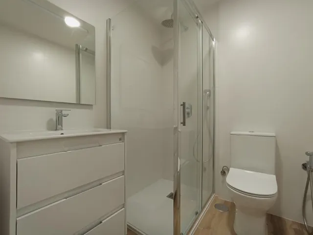 SE ALQUILA COQUETA VIVIENDA REFORMADA CON MUEBLES DE DISEÑO Y PLAZA DE GARAJE     ( DIPONIBLE EN NOVIEMBRE) — 23