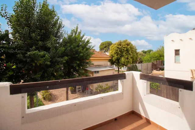 ¡Tu nuevo hogar en Bormujos! Magnífico chalet en alquiler con patio. — 26