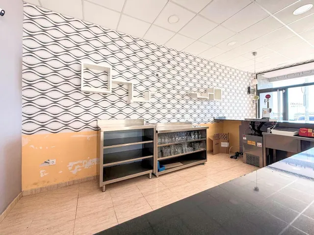 LOCAL COMERCIAL LISTO PARA ABRIR CON PARQUE INFANTIL Y TERRA - foto 2