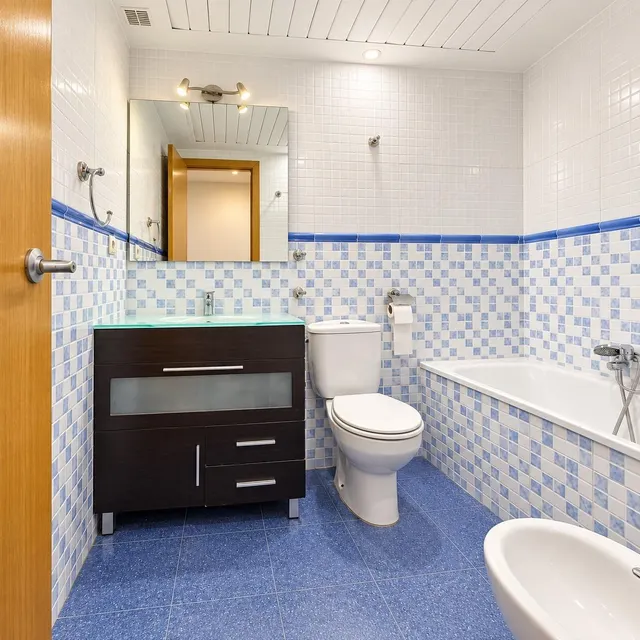 AMPLIO PISO DE 3 DORMITORIOS CON GRAN BALCÓN, GARAJE Y PISCINA EN SANT PAU — 12
