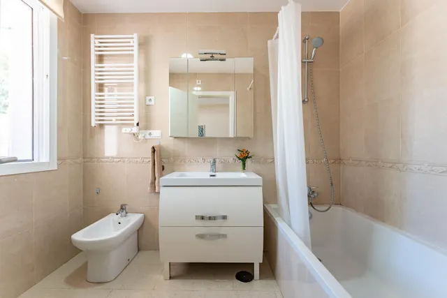 CHALET INDEPENDIENTE DE UNA SOLA PLANTA CON PISCINA — 47