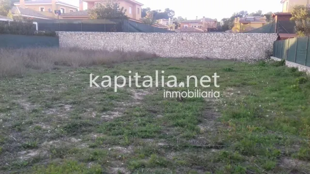 Parcela en venta en la urbanización las aguas de Ontinyent. — 2