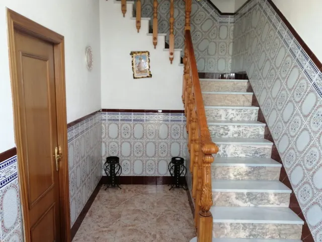 VIVIENDA UNIFAMILIAR CON COCHERA EN PEDRO ABAD! — 9
