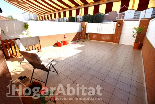 PRECIOSO ADOSADO CON GARAJE Y DOS TERRAZAS - foto 2