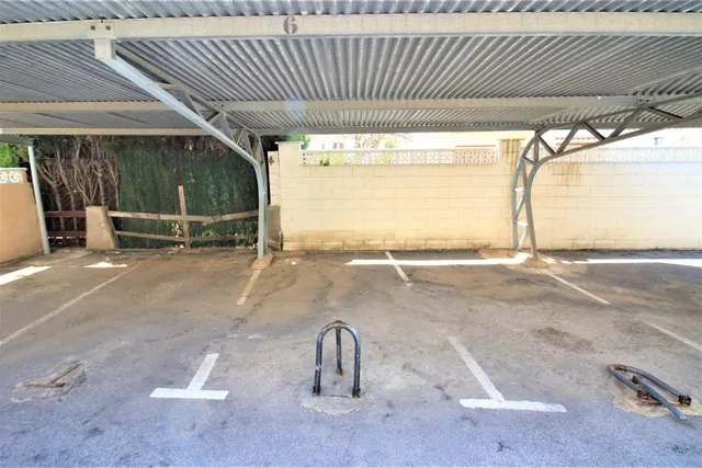 Plaza de parking en zona playa Morro de Gos — 3