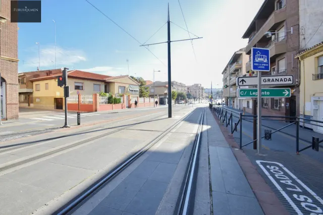 Local en bruto situado junto a la Avenida principal — 13