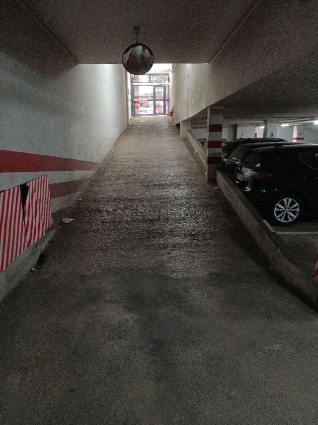 Se alquila plaza de parking en zona de Pere Garau - foto 2