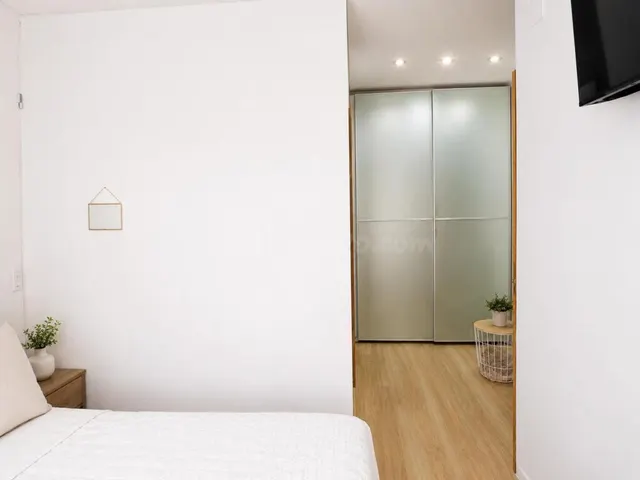 Amplia vivienda seminueva con dos terrazas, zona comunitaria y dos plazas de parking opcionales en la zona de Sagrada Família de Manresa — 6