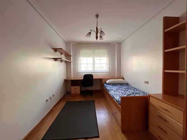 Se alquila piso centrico — 12