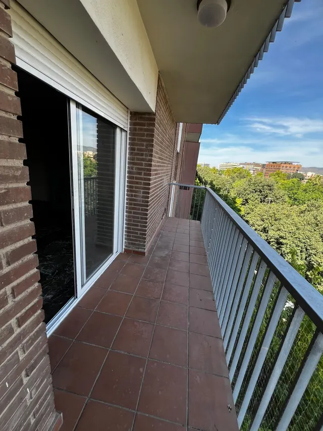 Amplio Piso Reformado en Zona Colón