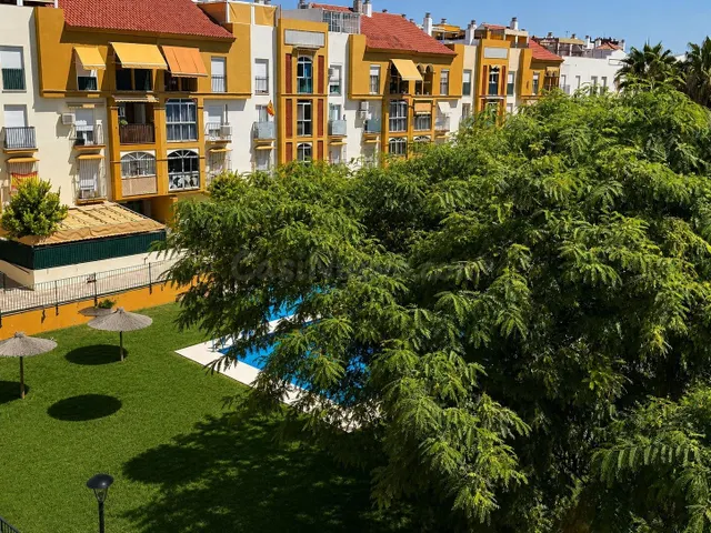FANTÁSTICO ÁTICO EN URBANIZACIÓN CON PISCINA JUNTO A ESTADIO