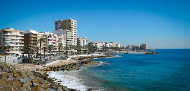 Apartamento de 2 dormitorios con ascensor y piscina comunitaria en Torrevieja | Inversión y calidad de vida en la Costa Blanca — 21
