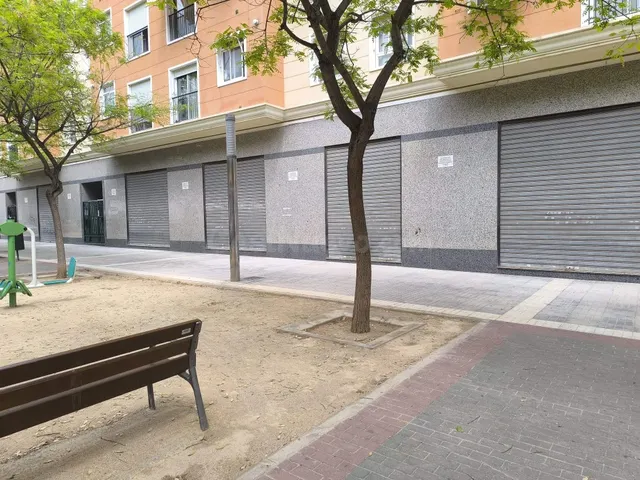 LOCAL para poner tu NEGOCIO o con posibilidad de CAMBIO DE USO. — 5