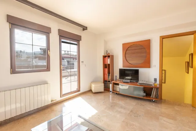 ADOSADA CON 4 DORMITORIOS, AMPLIAS TERRAZAS Y VISTAS A GRANADA Y SIERRA NEVADA — 38