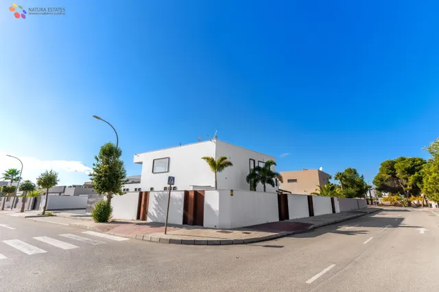 VILLA CON SPA PRIVADO. VISTAS INMEJORABLES. — 27