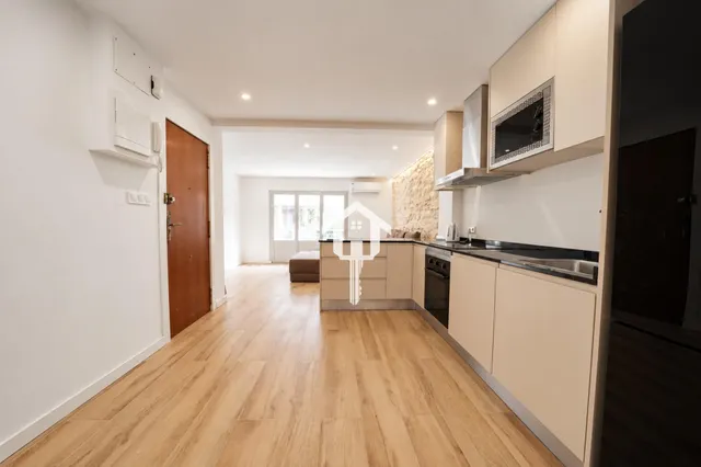 Entreplanta totalmente reformada con 2 patios en exclusiva en zona benalúa de Alicante — 5