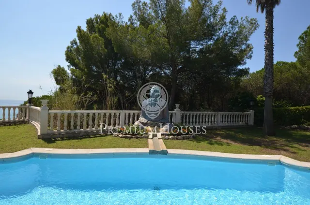 Casa en venta con gran parcela frente al mar en Canet de Mar — 29