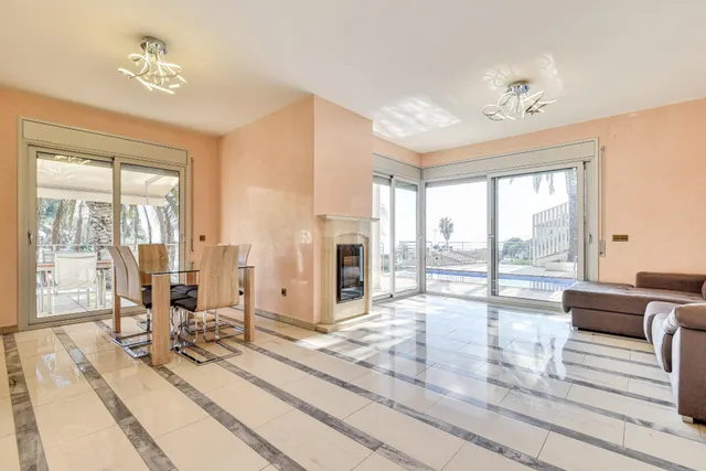 Espectacular Villa con Vistas al Mar en Lloret de Mar, zona  - foto 2