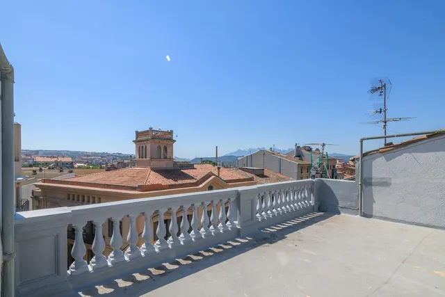 ¡Oportunidad única para inversores! Piso con alta rentabilidad e inquilino solvente en el centro de Manresa — 8
