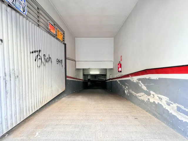 AMPLIA PLAZA DE GARAJE EN ZONA CRUZ ROJA - foto 2