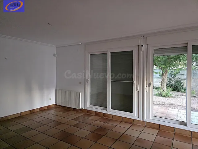 EXCLUSIVO CHALET INDEPENDIENTE CON GRAN JARDIN Y PISCINA EN  - foto 3