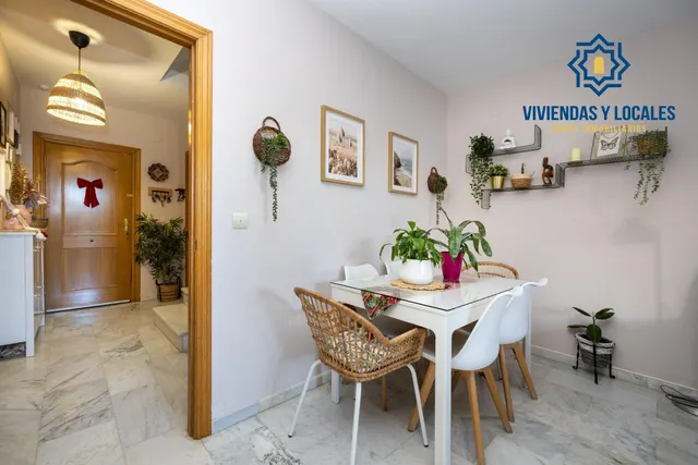 MARAVILLOSA CASA  A POCOS MINUTOS DEL CENTRO DE LA ZUBIA — 12