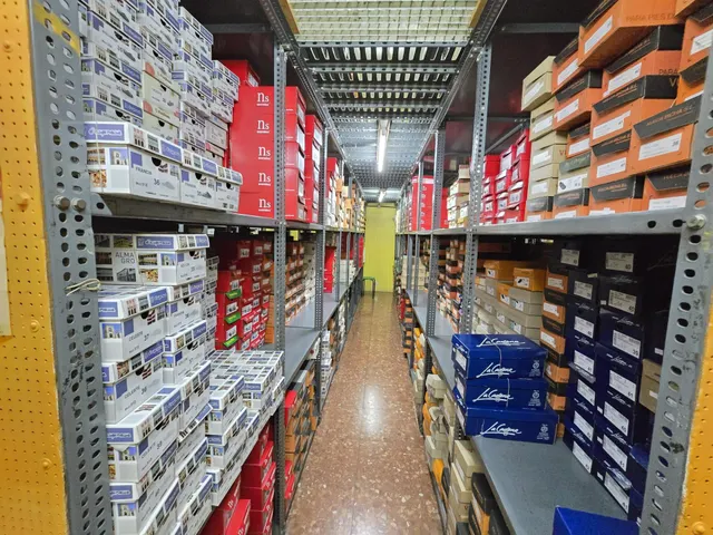 IDEAL INVERSORES. LOCAL COMERCIAL ALQUILADO EN BUENA ZONA COMERCIAL — 9