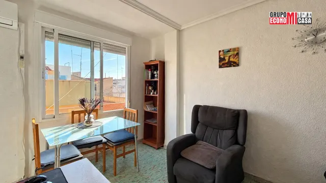 Vivienda de 3 dormitorios con balcón en Plaza Madrid, Elche (Alicante) — 13