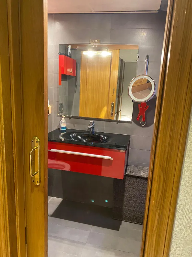 Espectacular adosado con buhardilla , apartamento independiente con baño y sin cocina, garaje doble y piscina en zona residencial premium — 28