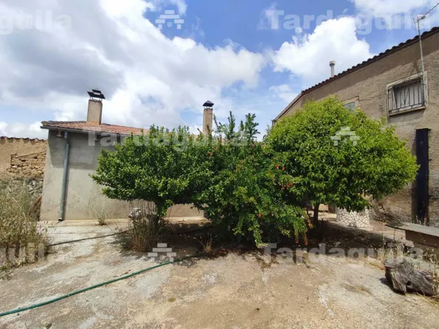 PRECIOSA Y AMPLIA CASA DE PIEDRA EN SAN MUÑOZ. — 36