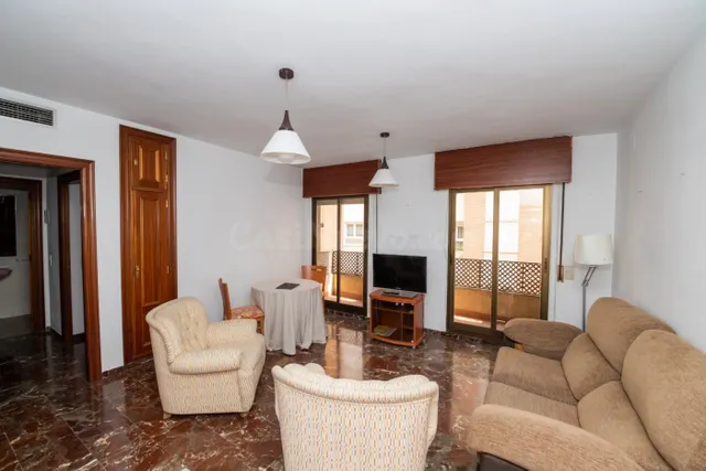 SE ALQUILA FANTÁSTICO PISO JUNTO A SAN JERÓNIMO — 5
