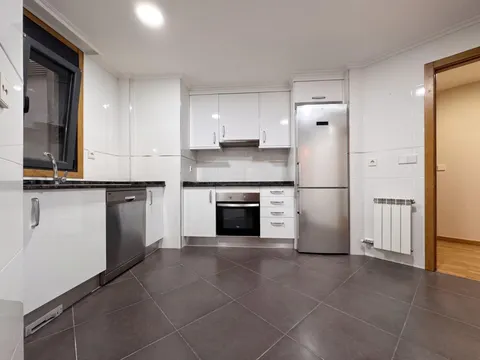 Piso de 3 habitaciones con garaje y trastero para larga duración