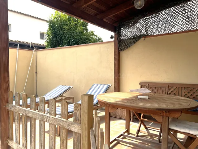 Casa adosada con piscina privada en Sant Pere Pescador - foto 5