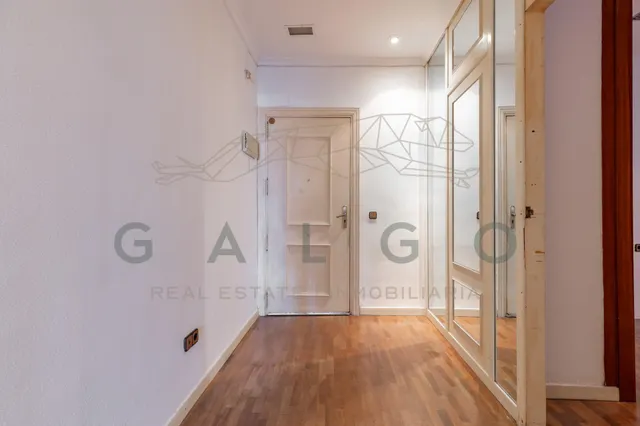 Piso a la venta junto a la plaza del ayuntamiento — 42