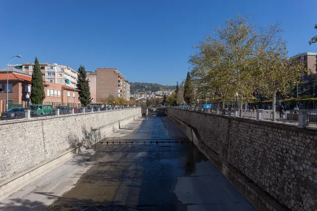 Local comercial en venta en calle agustina de aragón — 25