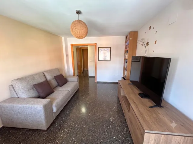 ¡Tu hogar ideal en Valencia! Piso luminoso y reformado - foto 2