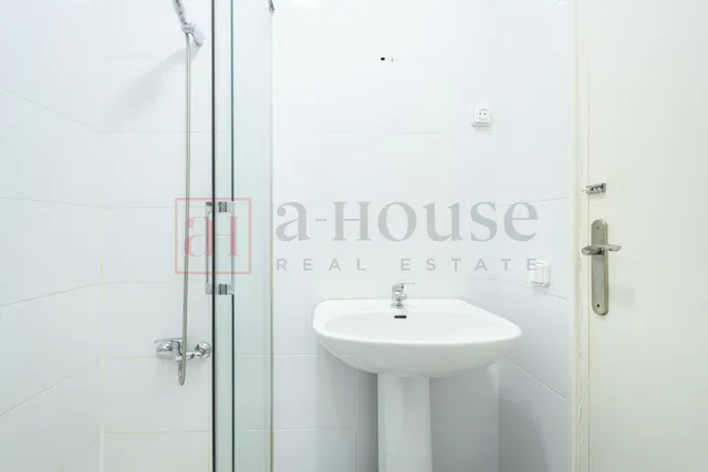 PISO PARA ENTRAR A VIVIR CON EXCELENTE UBICACIÓN EN SAGRADA FAMILIA — 35