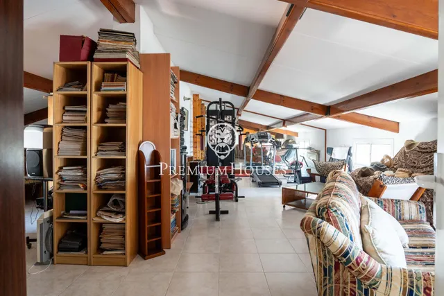 Casa independiente con piscina y jardín en Vallpineda — 25