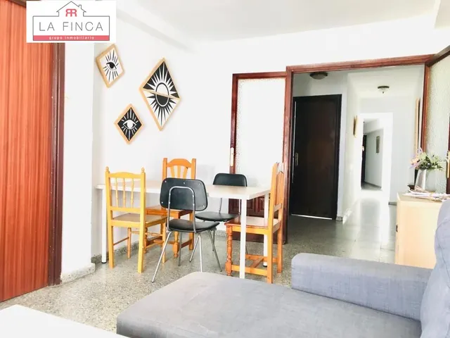 Edificio  con local comercial en plena Calle Victoria — 14