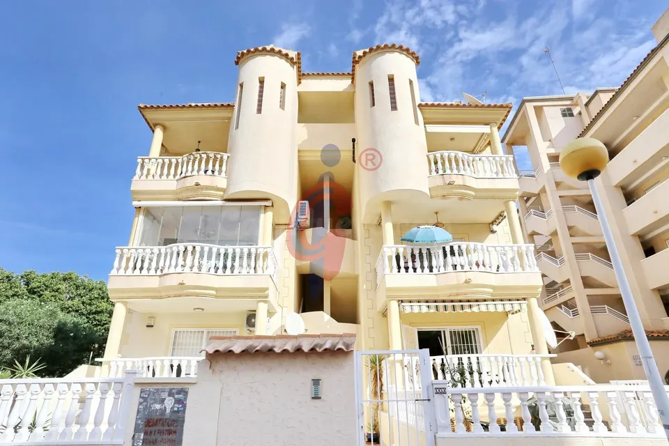 ¡Apartamento en planta baja con gran terraza en Guardamar del Segura!