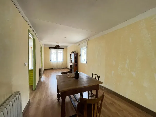 SE VENDE CASA EN CORULLÓN — 17