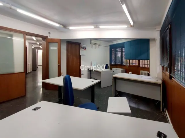 3 LOCALES COMERCIALES EN  ZONA INSTITUT — 40