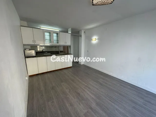 Apartamento reformado a 1 minuto de la playa en Roses - foto 3
