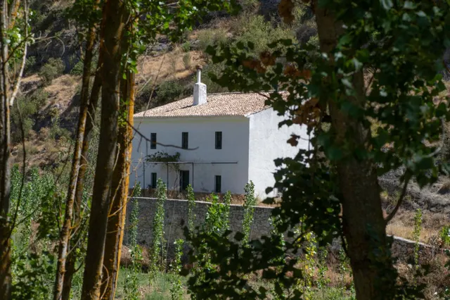 Los Tajos, monumento natural con casa y chiringuito. Finca en Alhama de Granada. — 31
